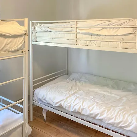 Casa de Férias Gorgeous In Vaeggerlose With Wifi Bøtø By