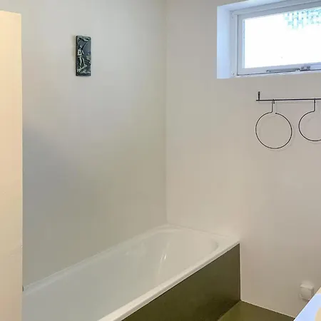 Casa de Férias Gorgeous In Vaeggerlose With Wifi Bøtø By